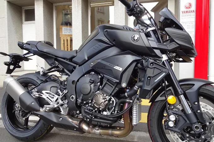 Yamaha MT-10 vor dem Showroom von Stahlmoto in St. Gallen Yamaha MT-10 vor dem Showroom von Stahlmoto in St. Gallen